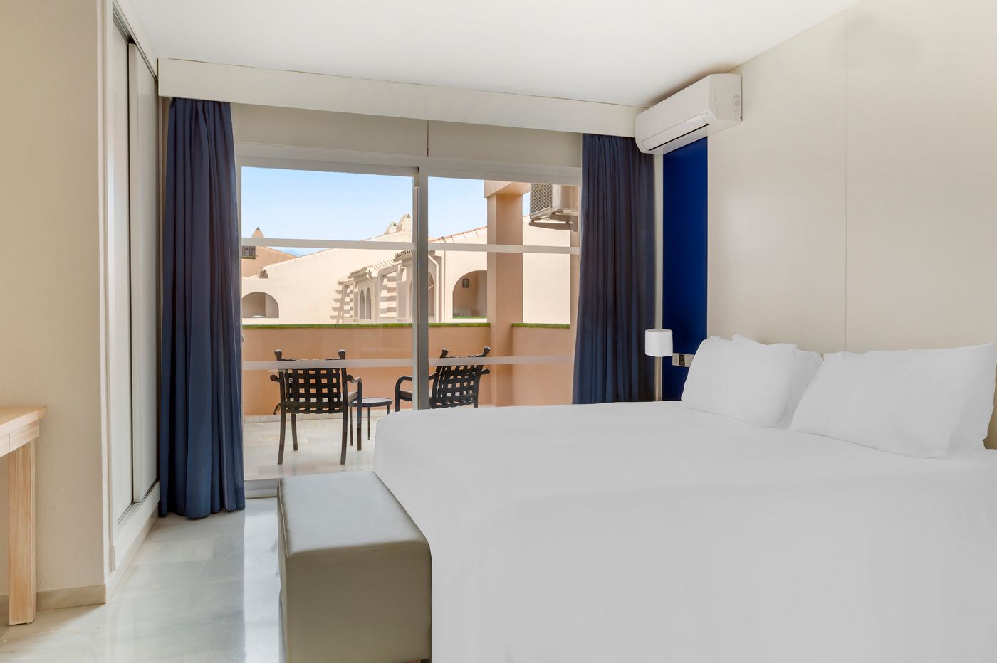 Los-Amigos-Beach-Club-Room-18