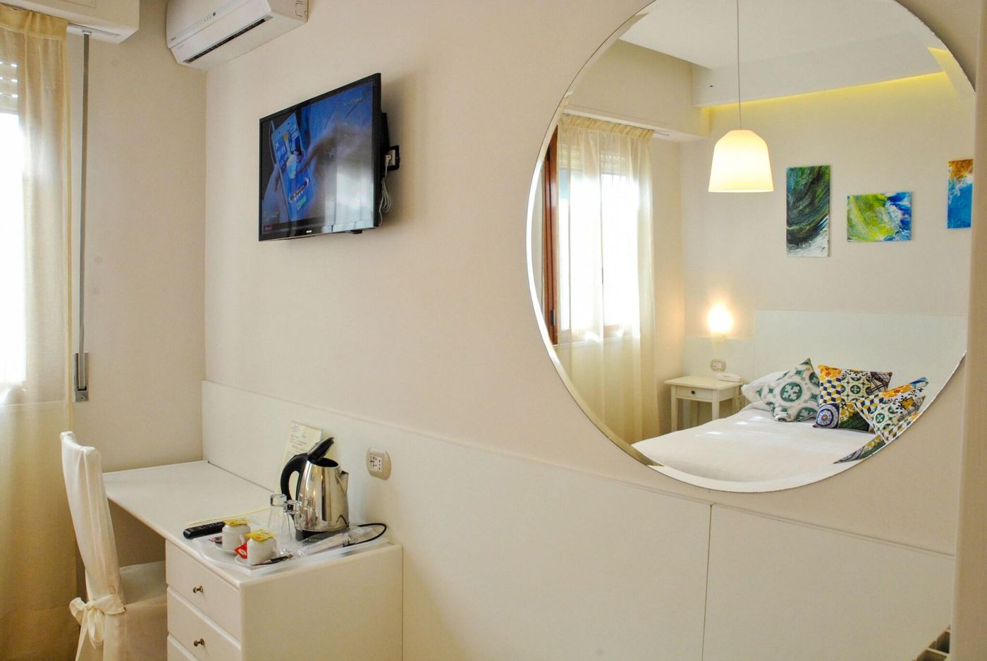 Villa-Fiorita-Room-17