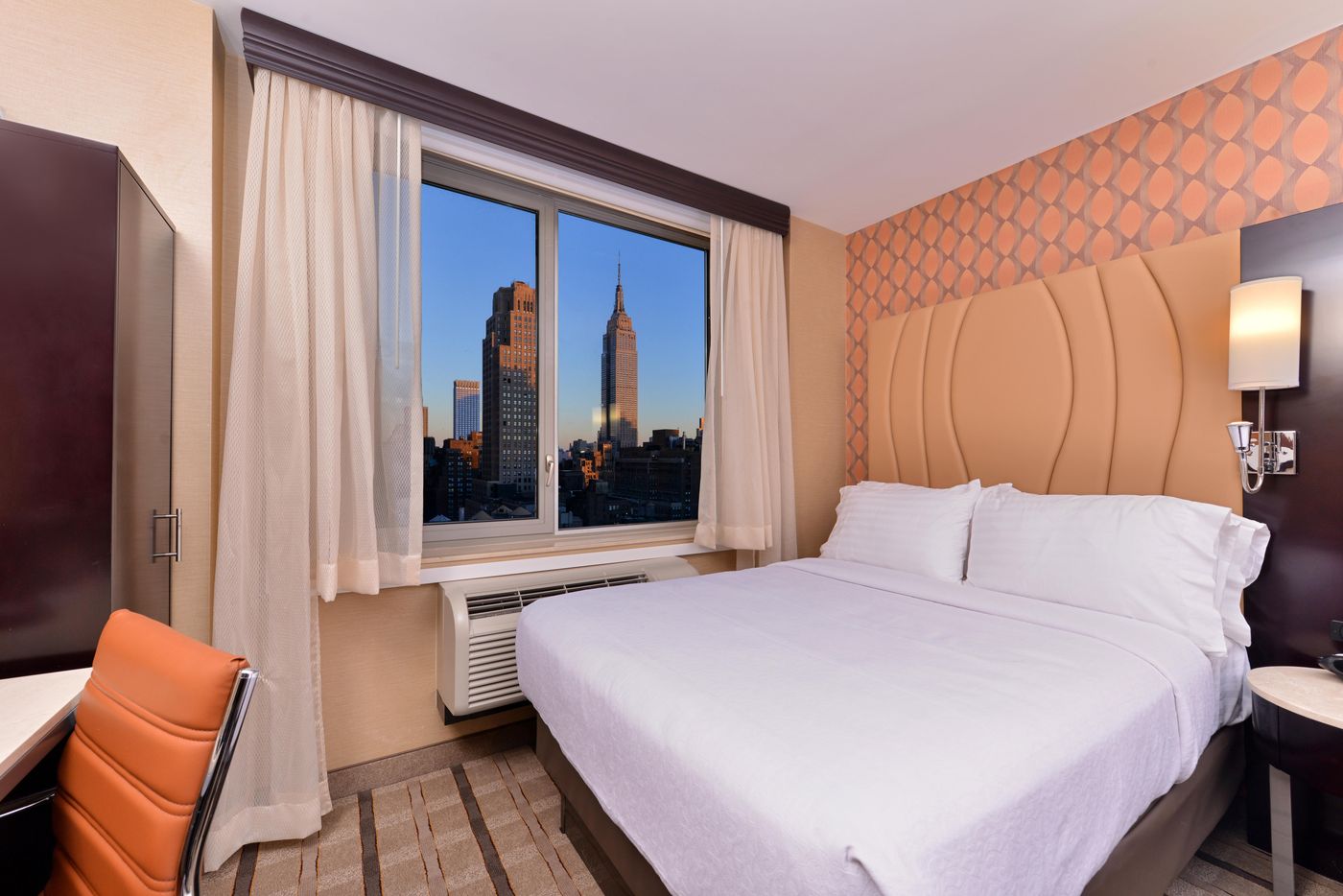 Holiday-Inn-New-York-City---Times-Square-Room-2