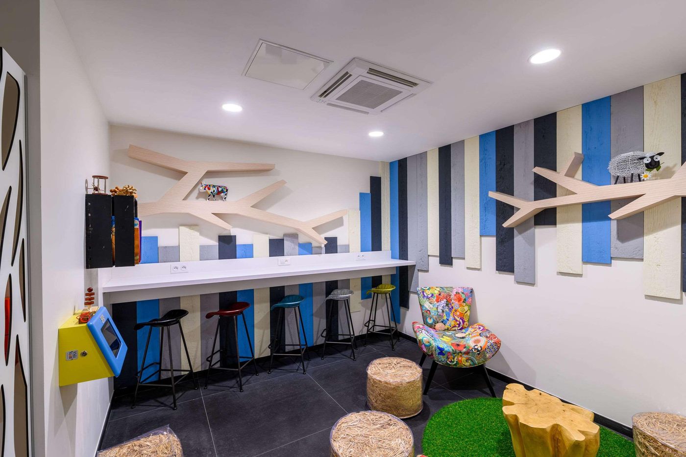 Kyriad Prestige Amiens - Poulainville Spa-France-POULAINVILLE-Lobby-2