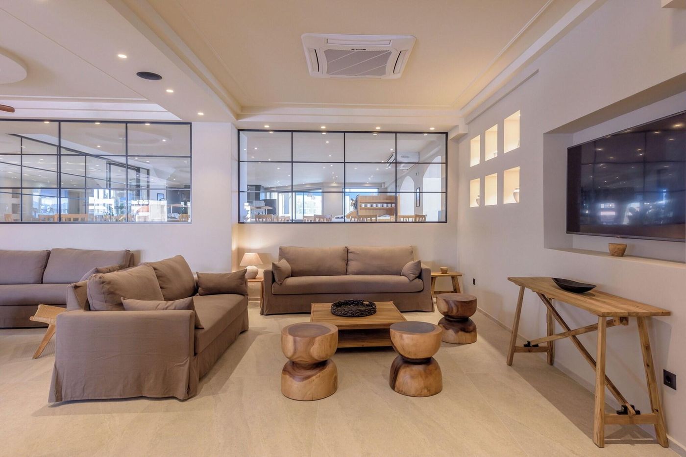 Neptuno-Beach-Lobby-44