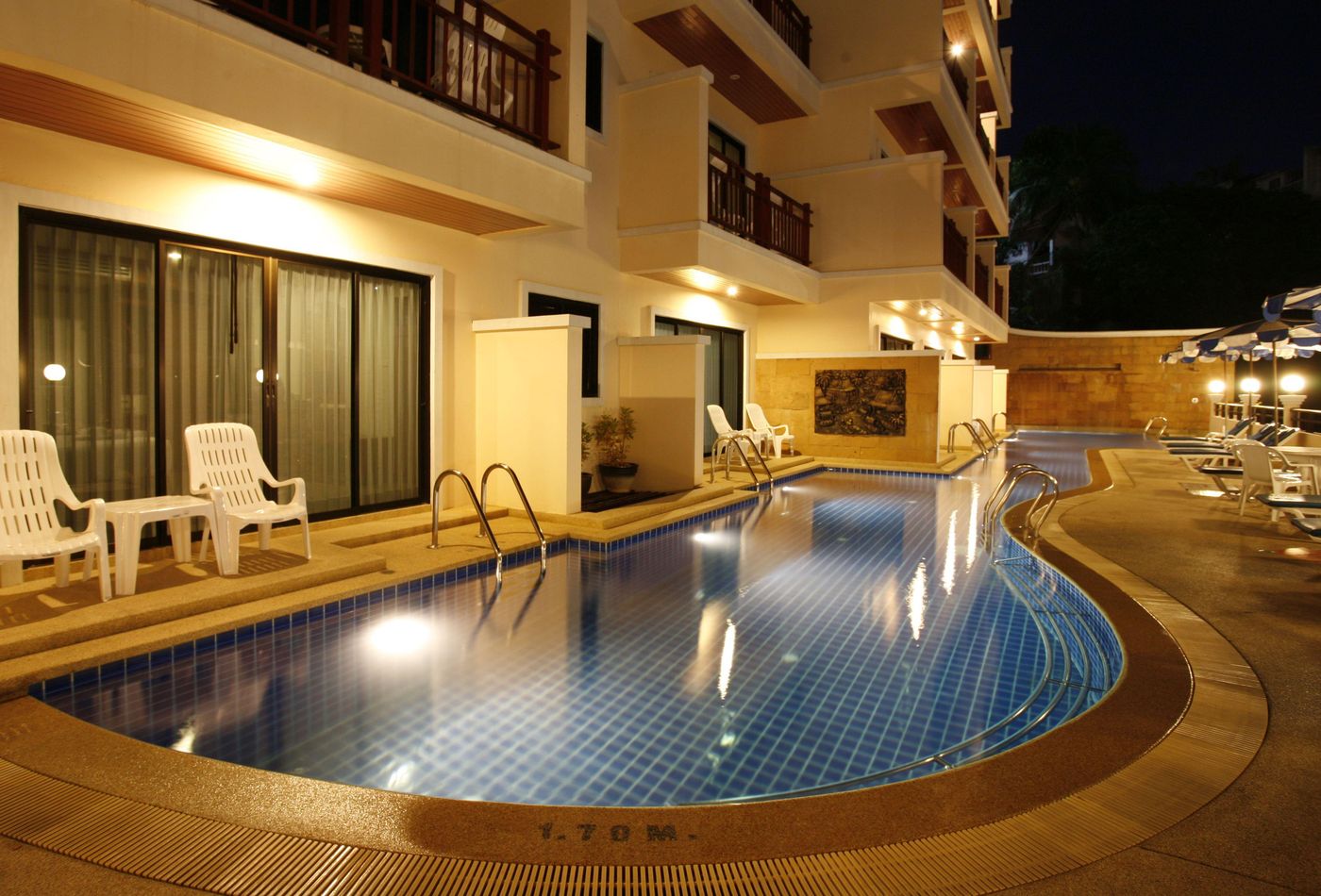Jiraporn-Hill-Resort-Patong-Pool-2