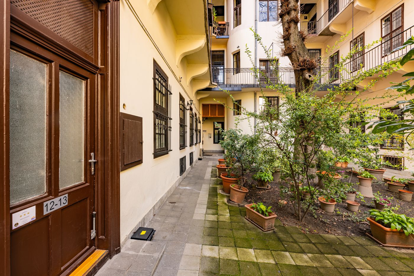 Amber-Gardenview-Studios-General-view-3