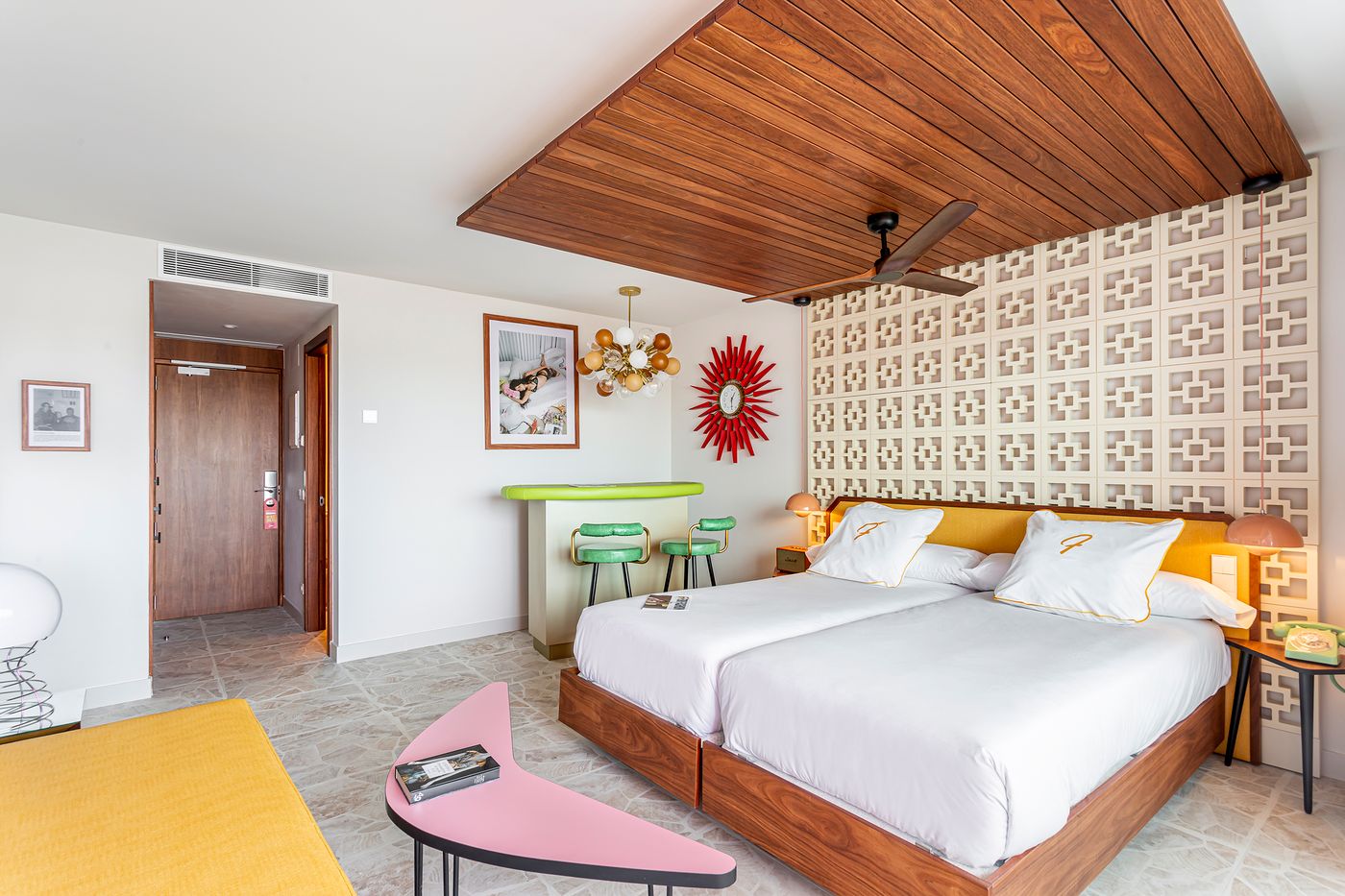 Estudios-Tropicana-Room-30