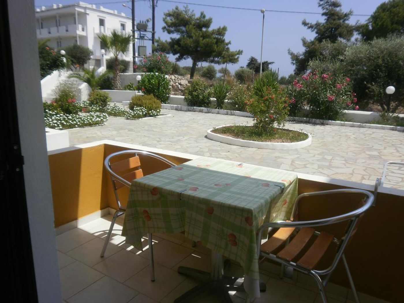 Manolis-Studios-Room-14