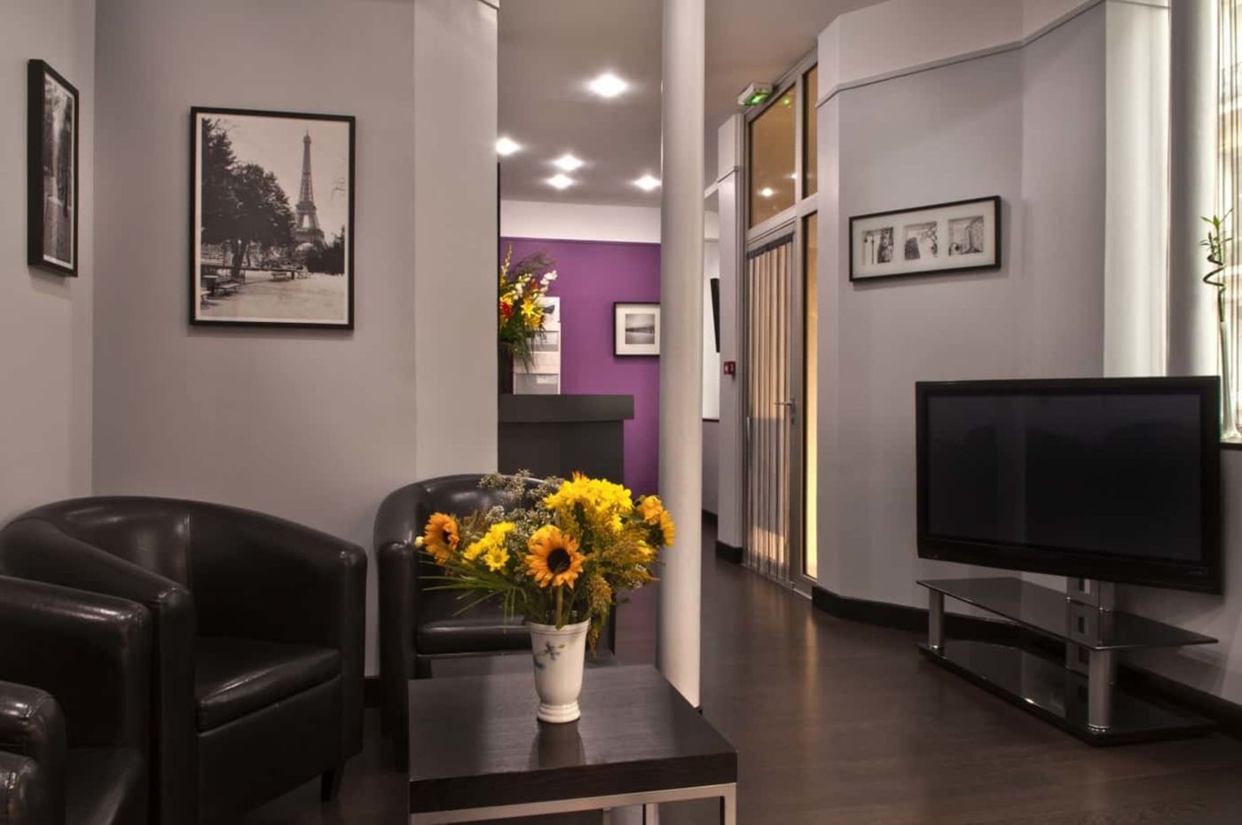 Hotel-Du-Chemin-Vert-Lobby-5