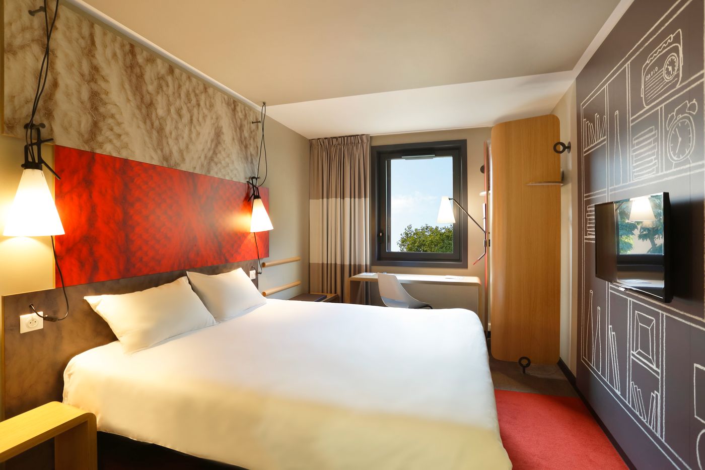 Ibis-Paris-Gare-du-Nord-Chateau-Landon-10th-Hotel-Room-6