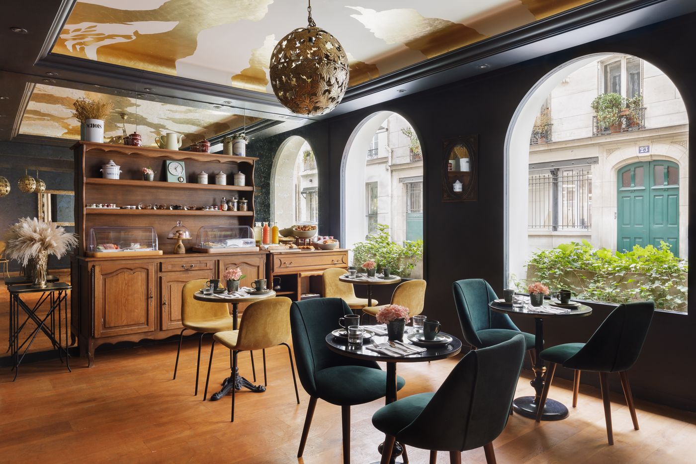 Alberts-Hotel-Lobby-1