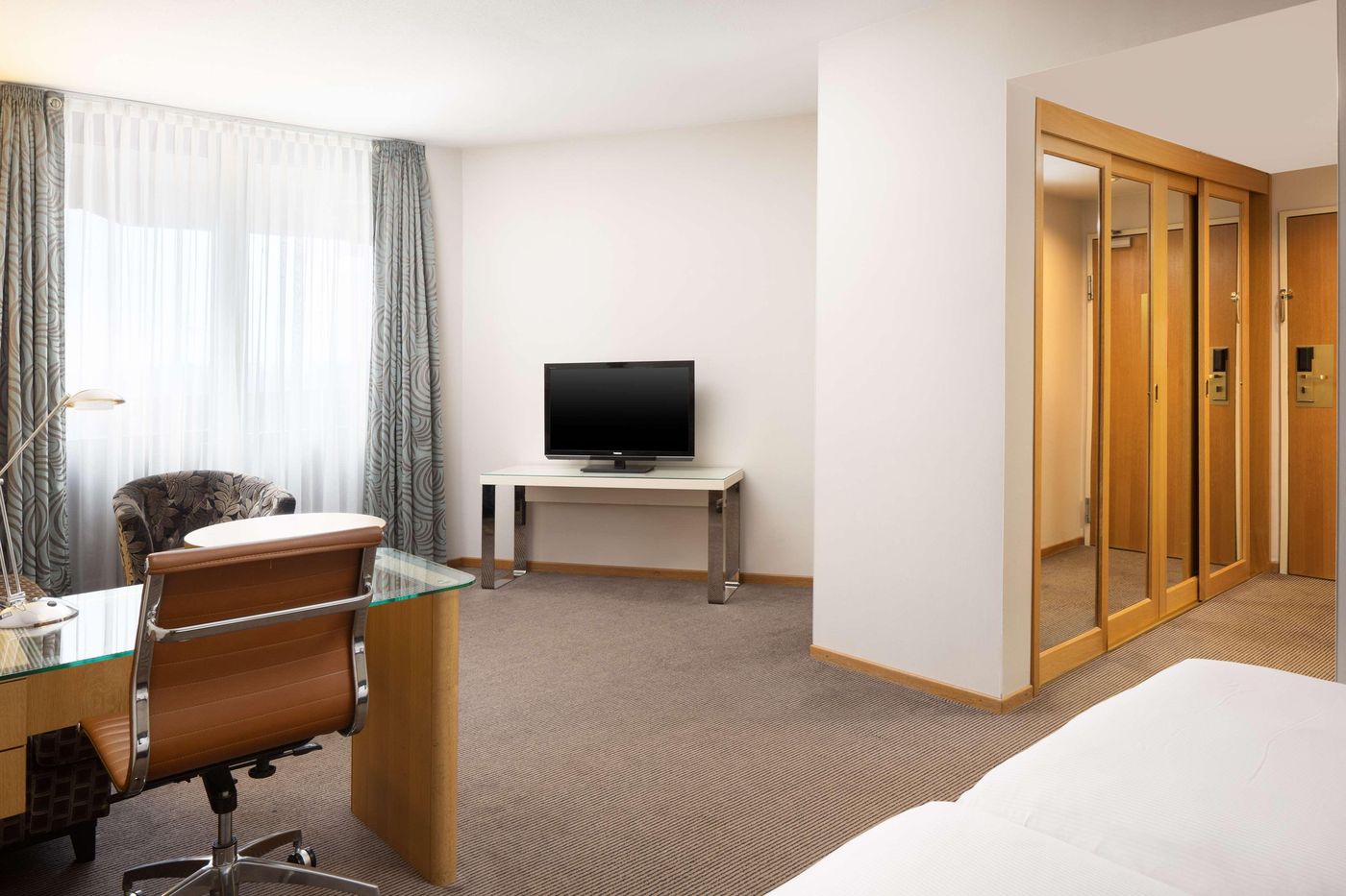 Doubletree-By-Hilton-Luxembourg-Room-19