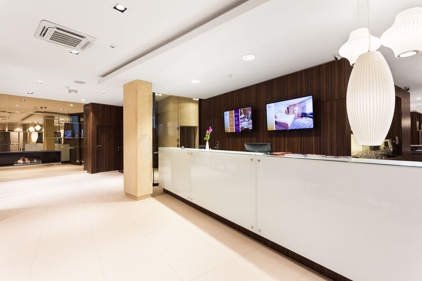 DeSilva Premium Poznan-Poland-POZNAN-Lobby-6