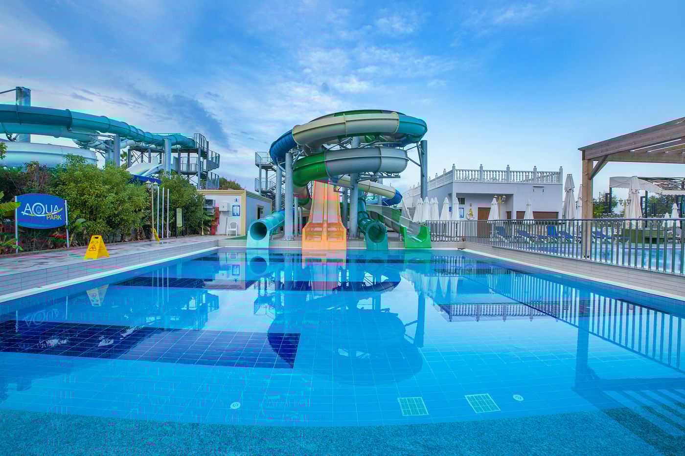 Jadore-Deluxe-Hotel---Spa-Pool-3