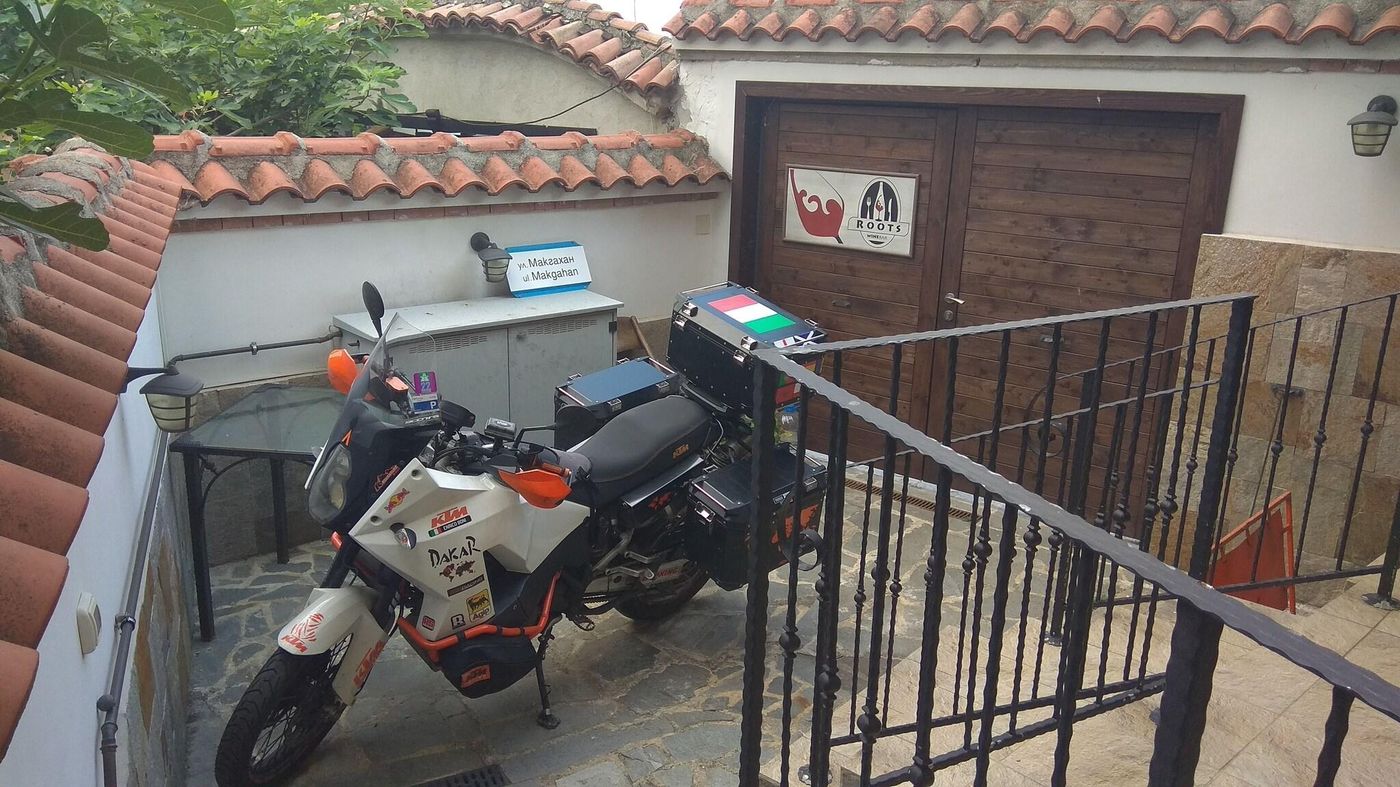 Roots-Hotel---Wine-Bar-Terrace-2