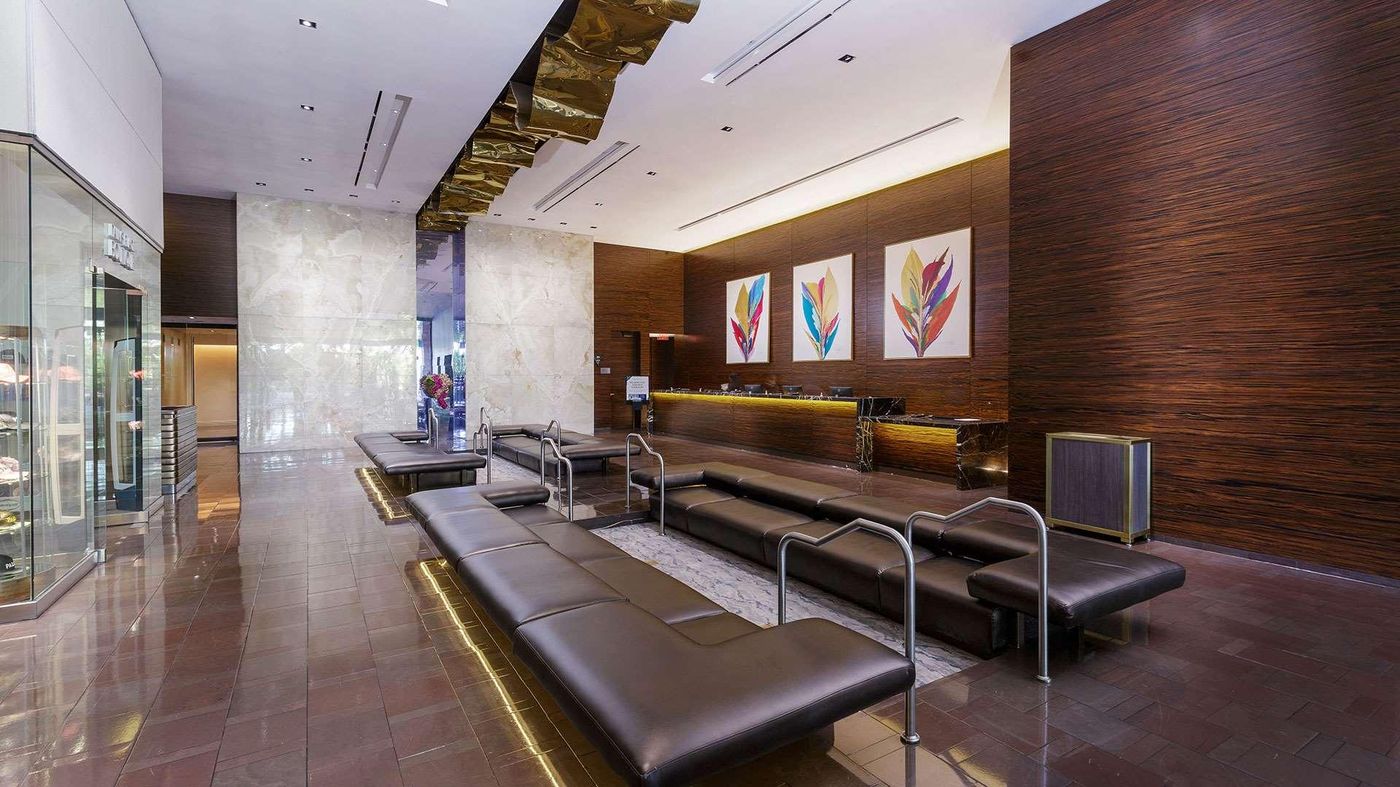 Palms-Place-Hotel-and-Spa-Lobby-3