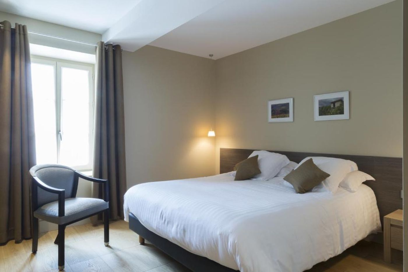 Auberge de Clochemerle - France - VAUX-EN-BEAUJOLAIS - Room - 5