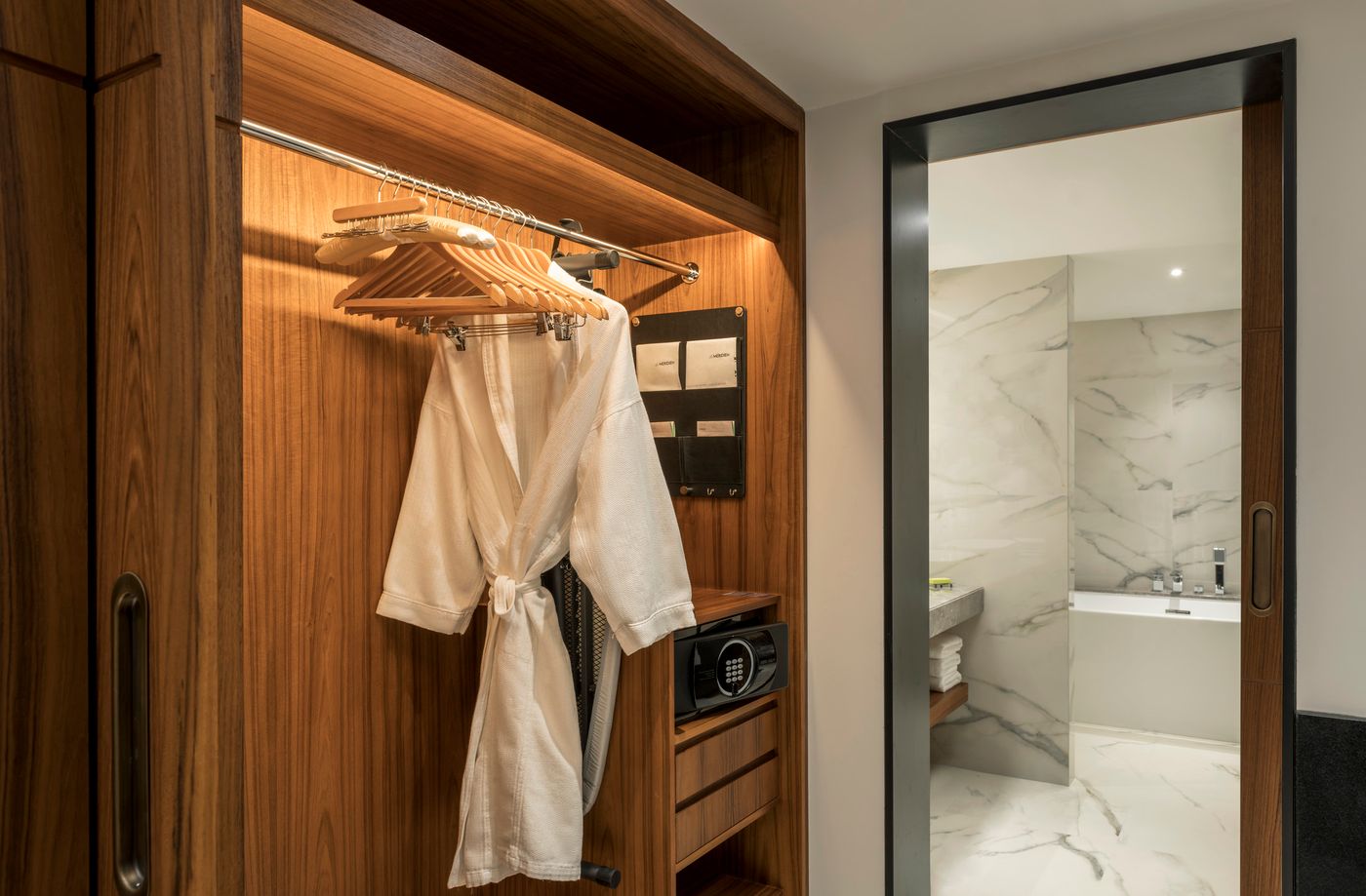 Le-Meridien-Dubai-Hotel---Conference-Centre-Room-54