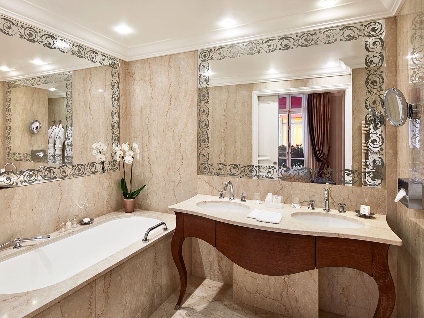 Hotel Plaza Athenee - France - Paris - Room - 7