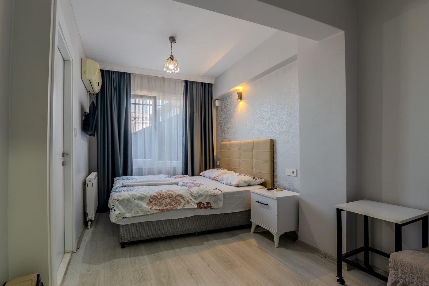 Airport-Black-Sea-Hotel---Restaurant-Room-18