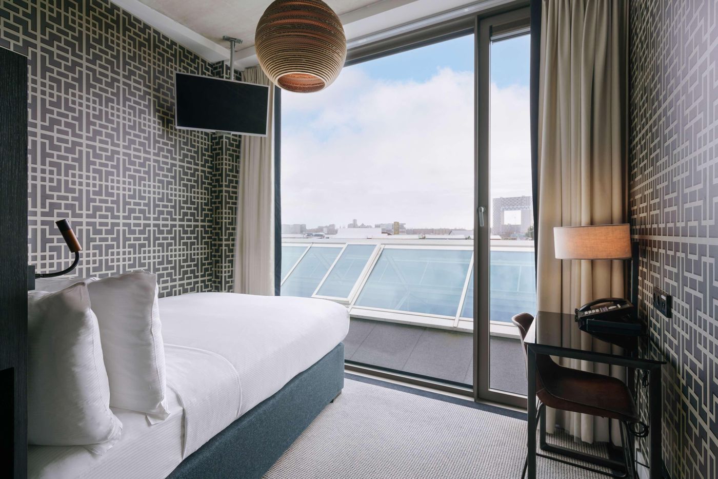 DoubleTree-by-Hilton-NDSM-Wharf-Room-31