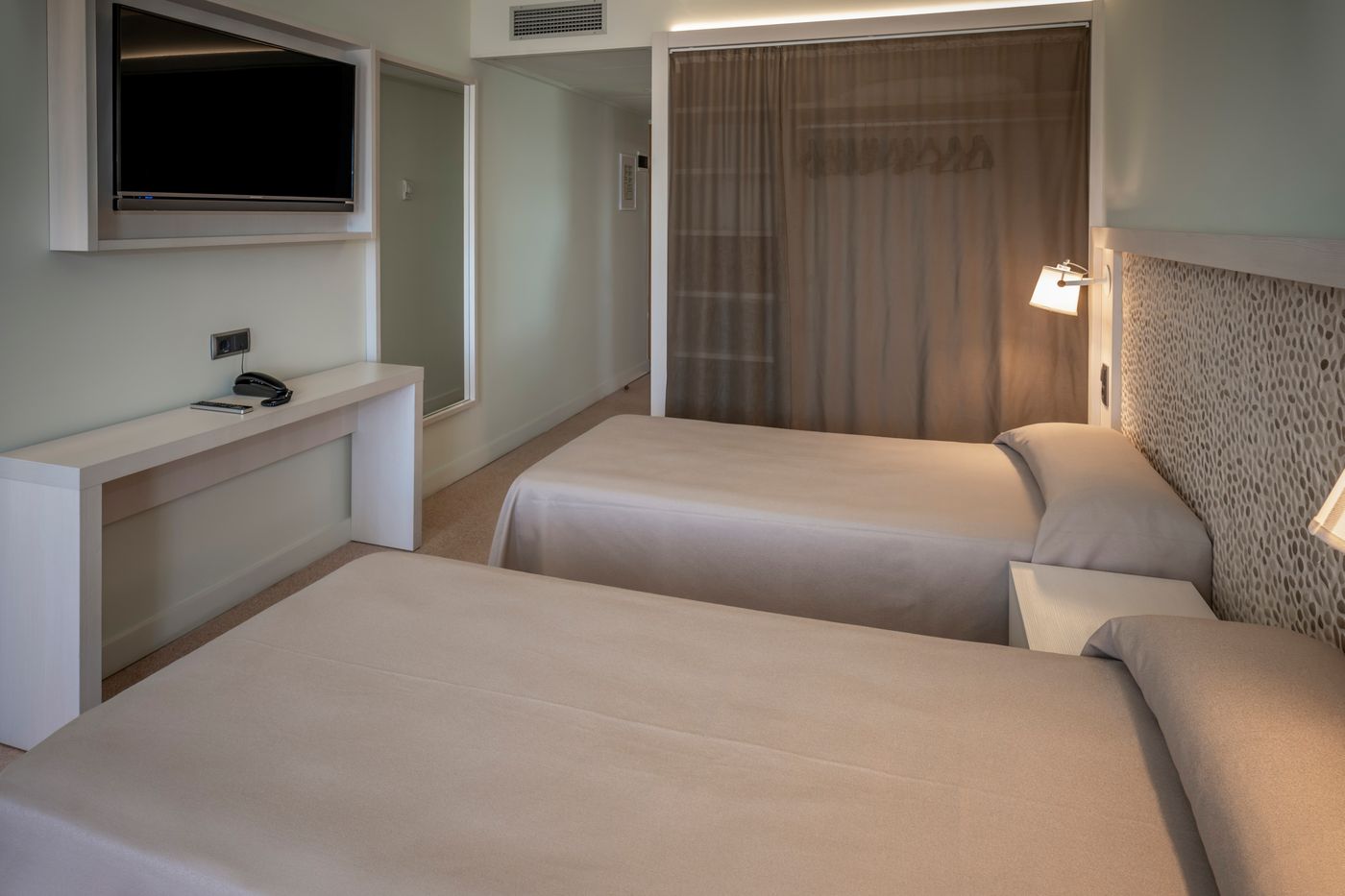 Hotel-Caprici-Room-20