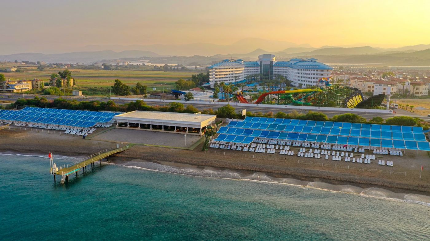 Crystal-Admiral-Resort-Beach-15