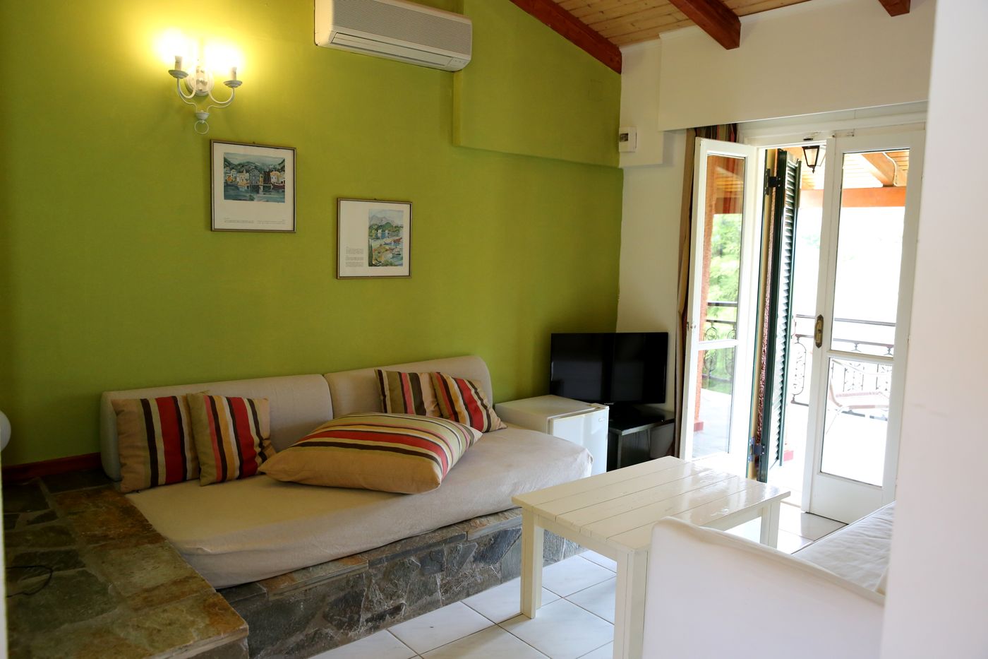 Hotel-Sunrise-Inn-Room-44