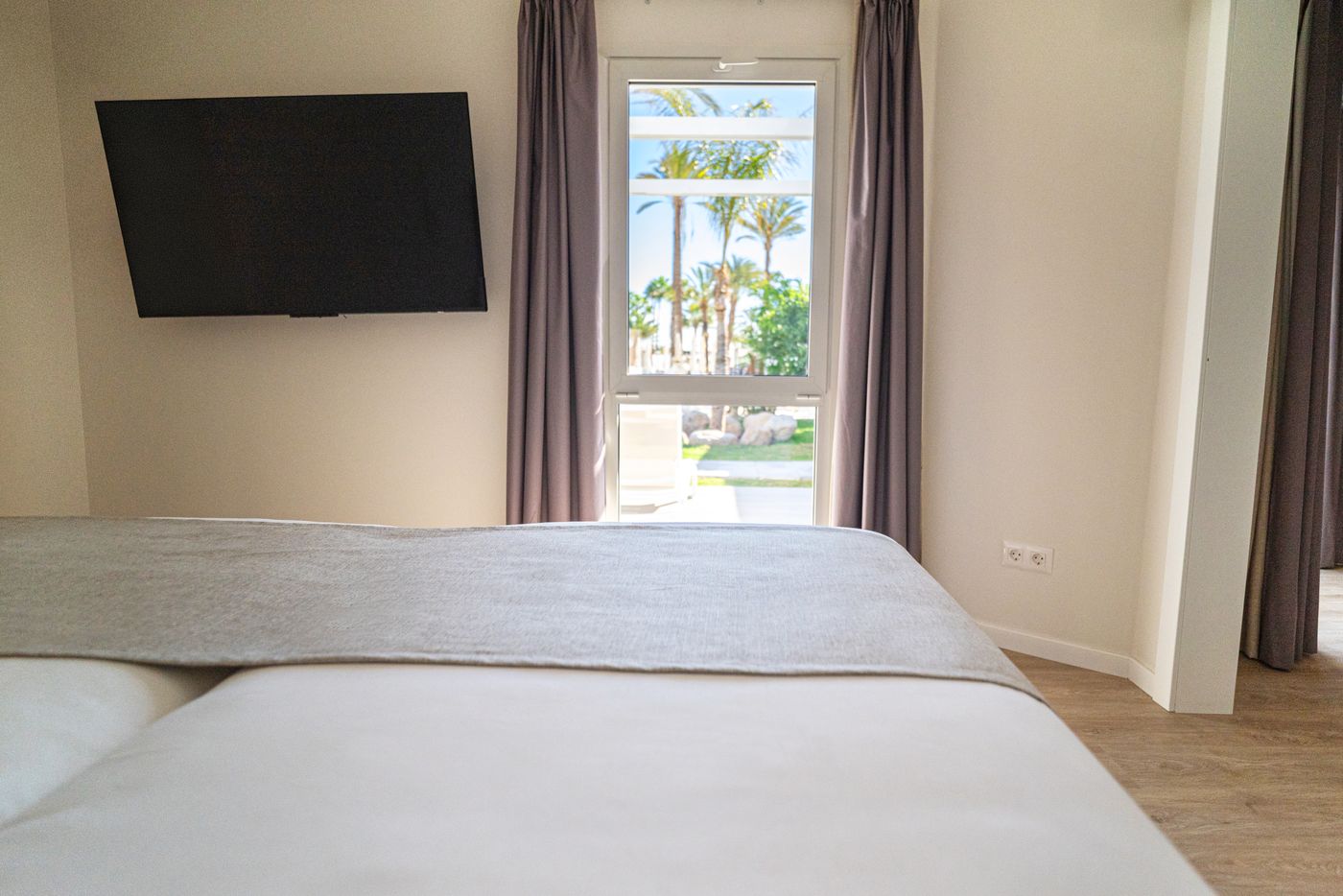 HL-Miraflor-Suites-Room-16