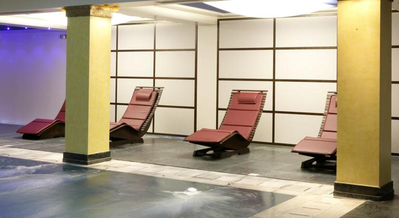 Louis-Apostolata-Island-Resort-Sports-and-Entertainment-42