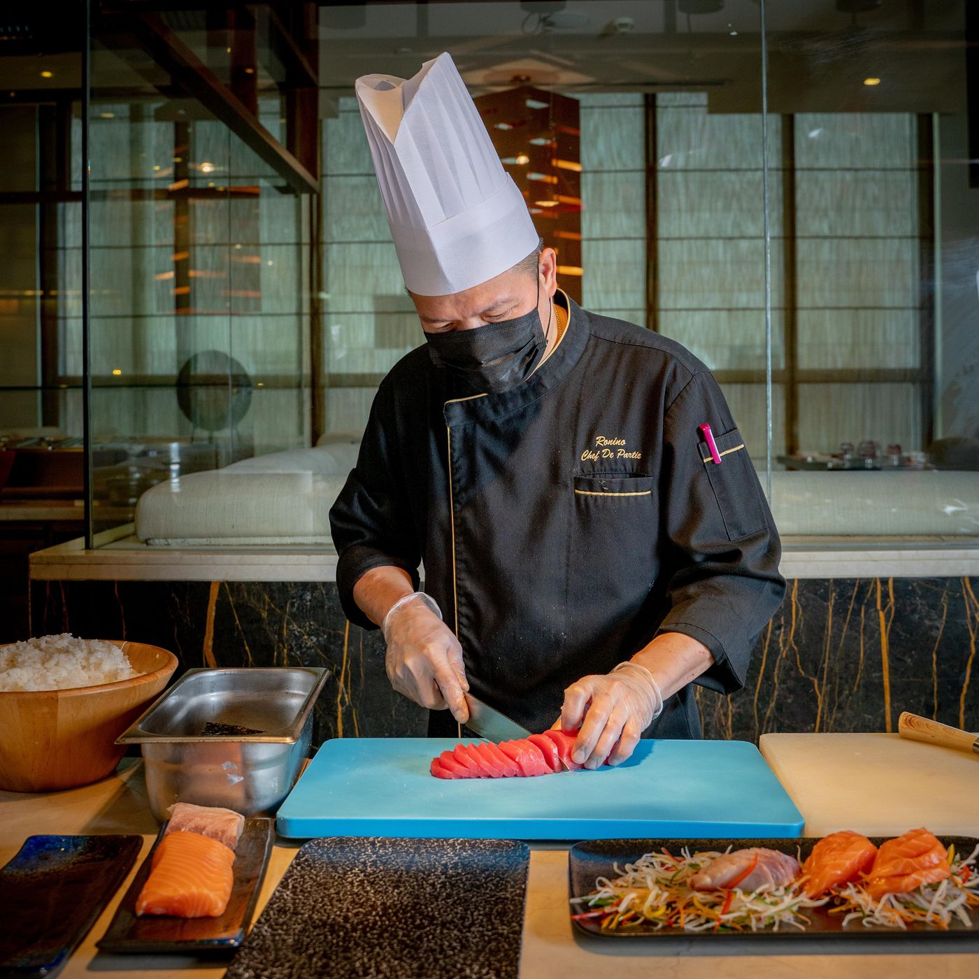 Crowne-Plaza-Jumeirah-Dubai-Restaurant-35