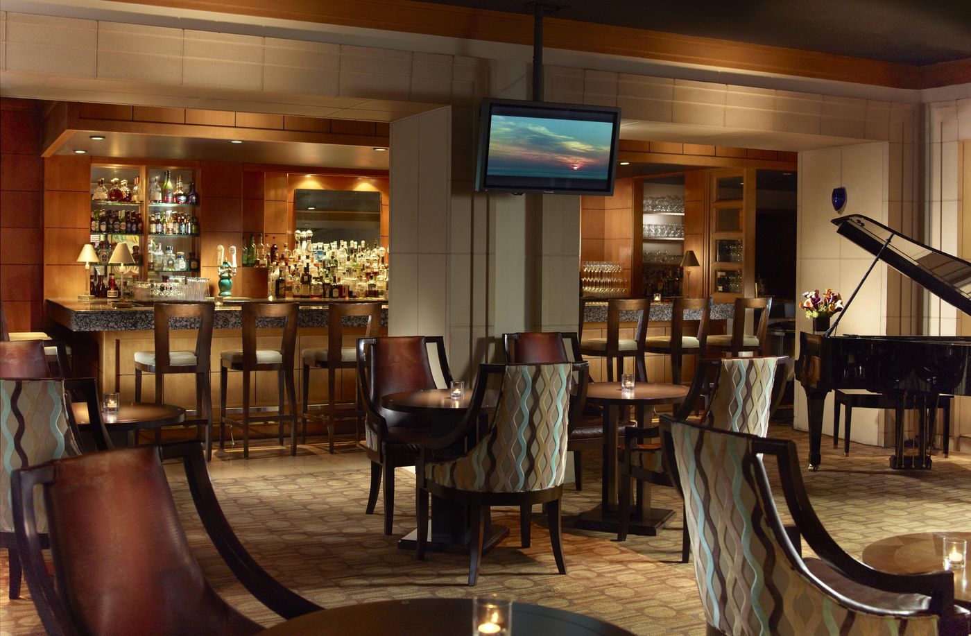 Omni-Los-Angeles-Hotel-at-California-Plaza-Bar-23