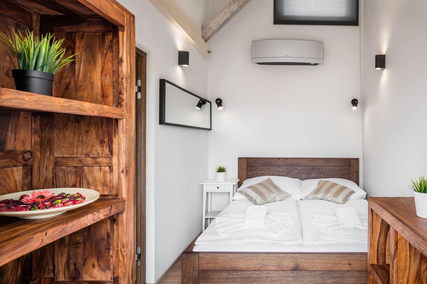 Old-Town-Square-Apartments-Room-33