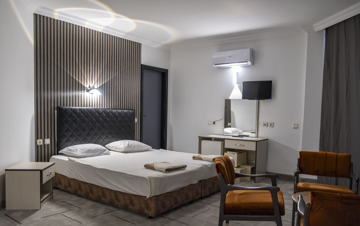 Mustis-Royal-Plaza-Room-18