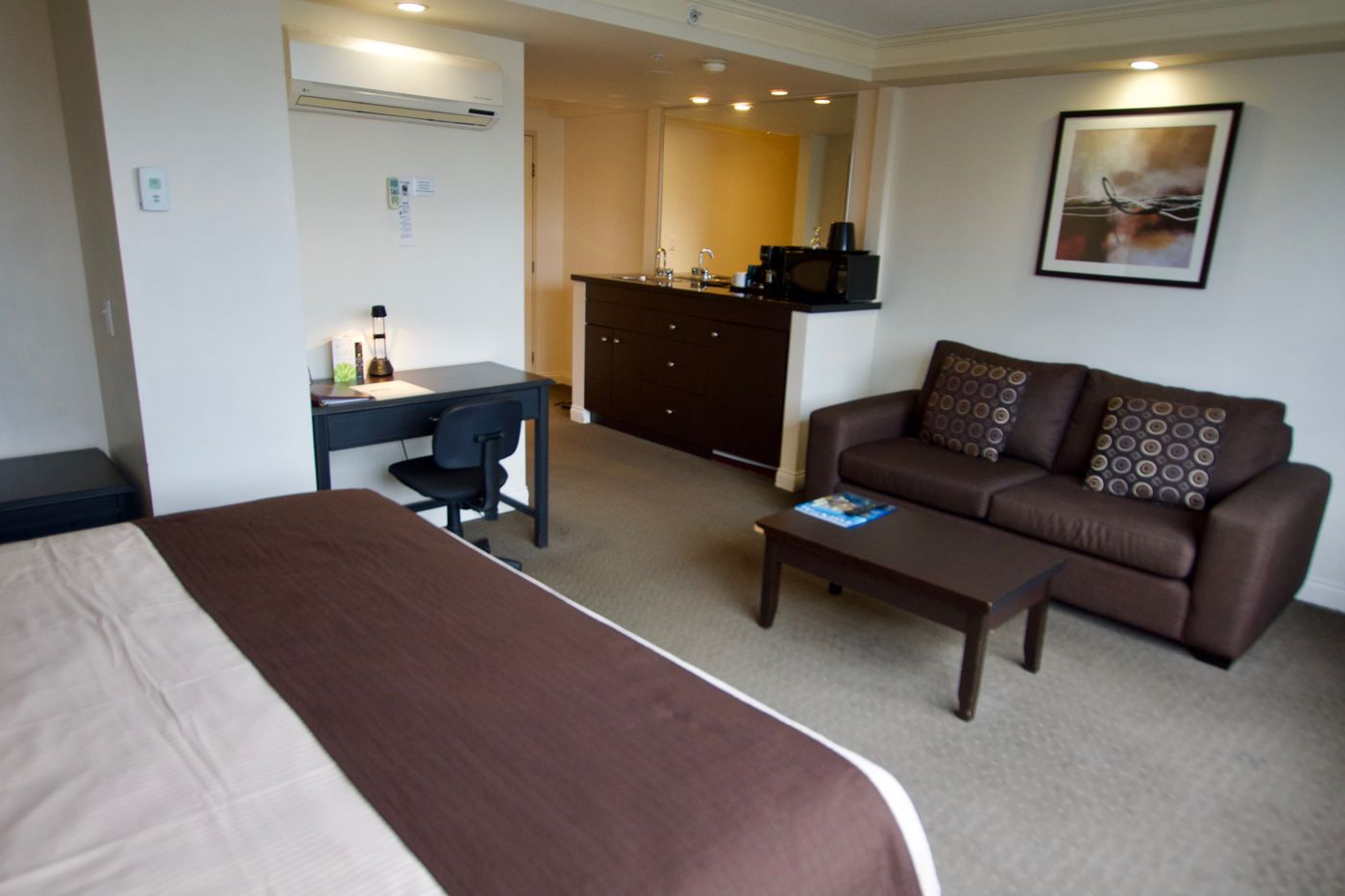 Century-Plaza-Hotel---Spa-Vancouver-Room-73