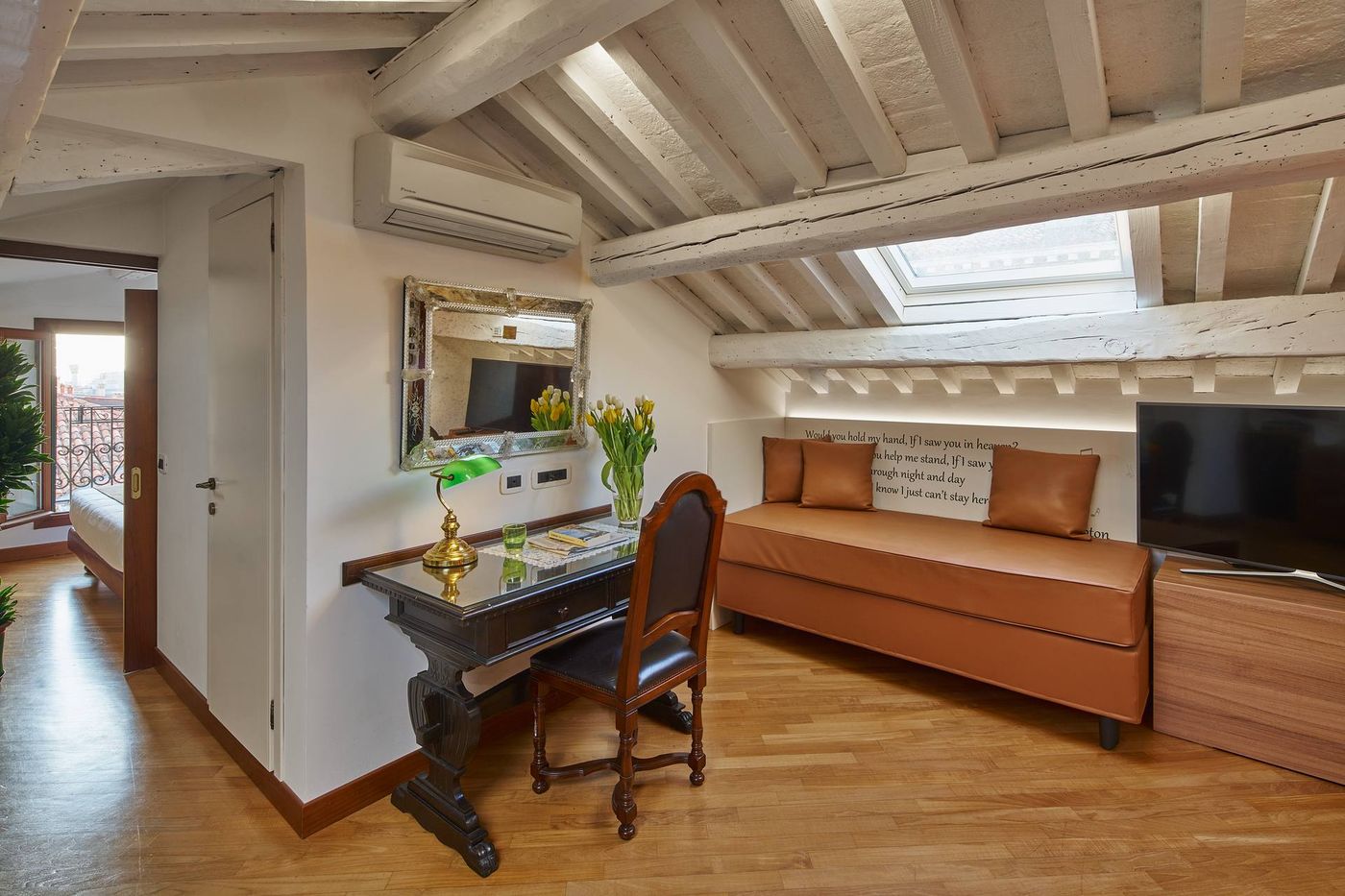 Unahotels-Ala-Venezia--Adults-16--Room-1