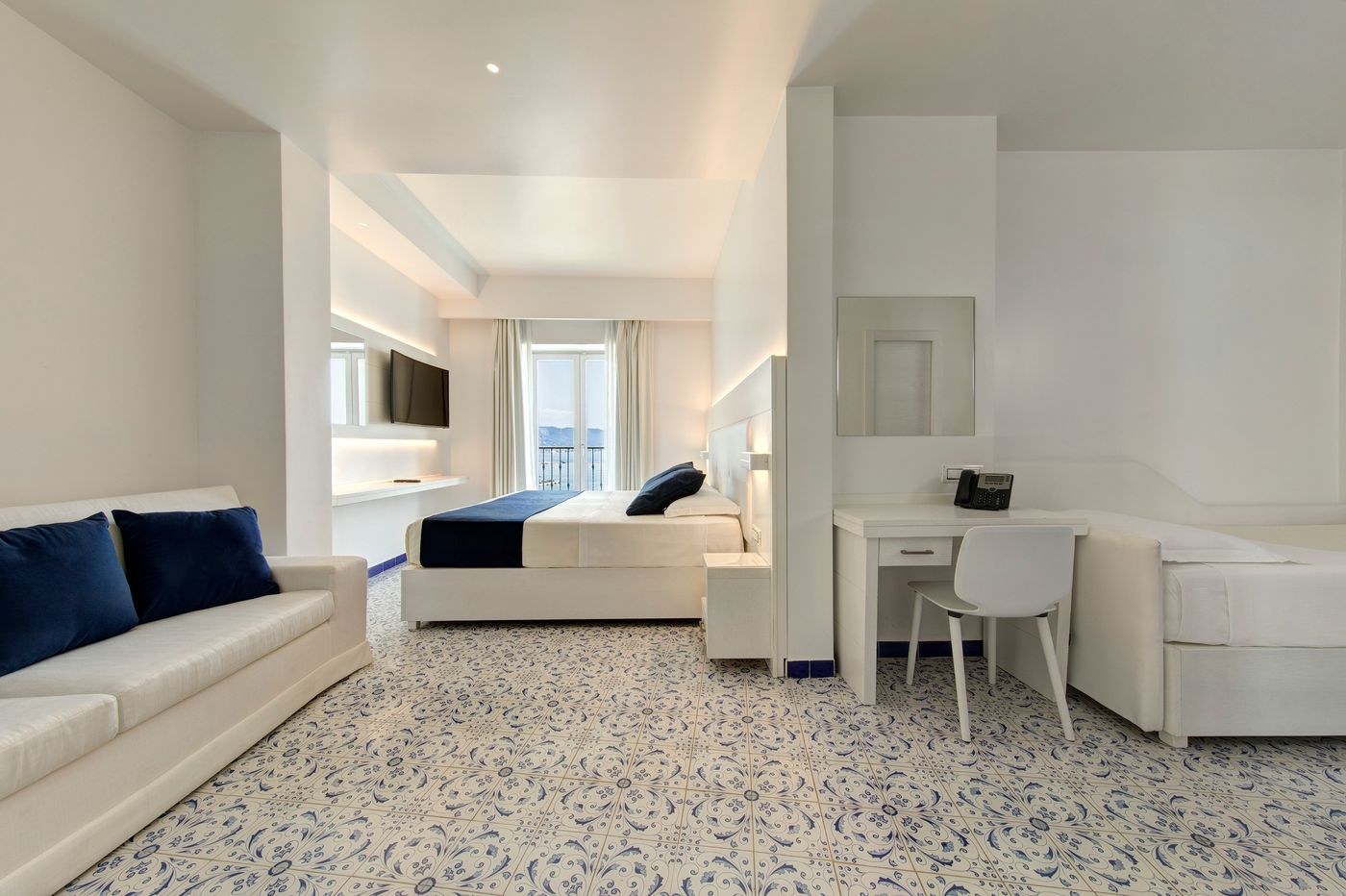 Lloyd-s-Baia-Room-26