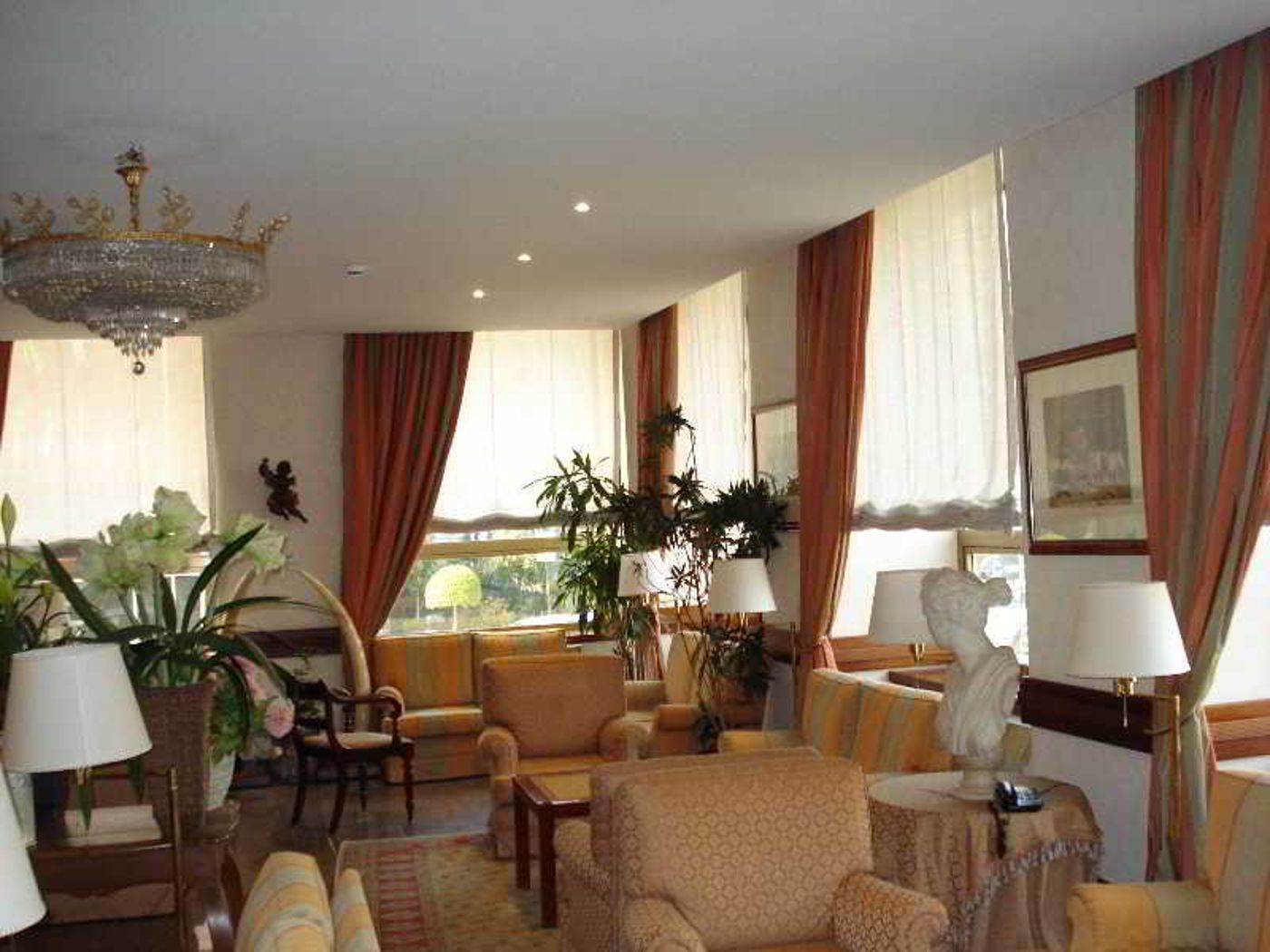 Bristol-Hotel-Lobby-7