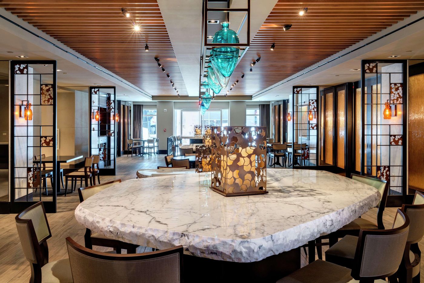 New-York-Hilton-Midtown-Restaurant-15