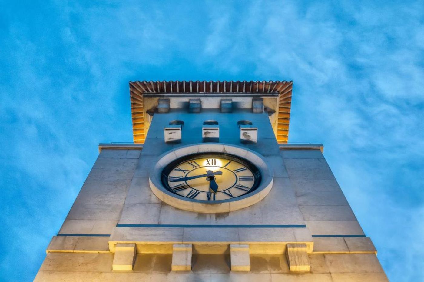 Lisbon-Five-Stars-Apartments-8-Building-Room-8