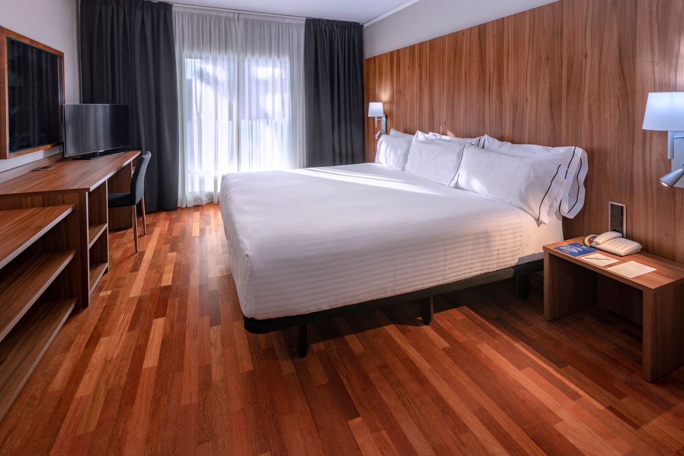 Ciudad-de-Castelldefels-Room-20