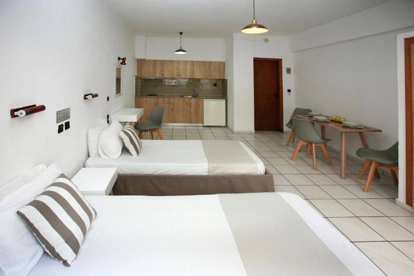 Iraklis Apartments & Studios