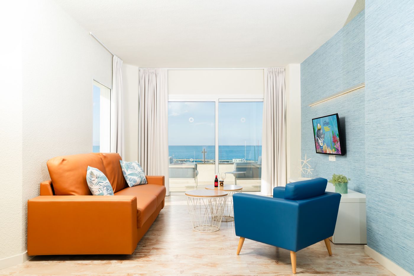 Hovima-La-Pinta-Beachfront-Family-Hotel-Room-15
