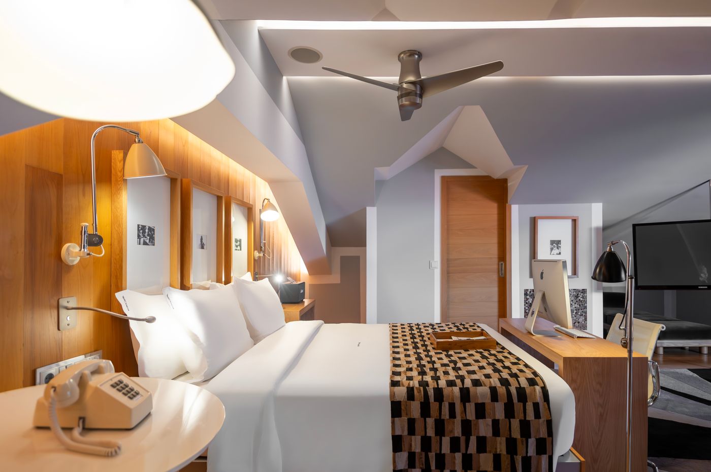 Browns-Downtown-Hotel-Room-19