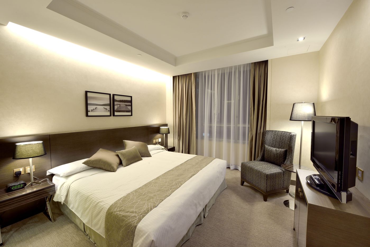 The-Salisbury---YMCA-of-Hong-Kong-Room-12