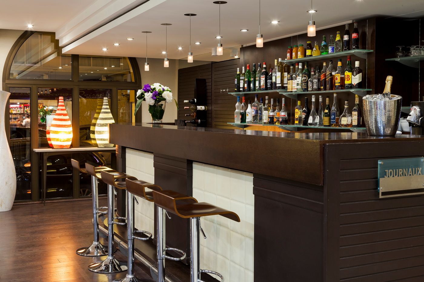 Neho-Suites-Cannes-Croisette-Bar-51