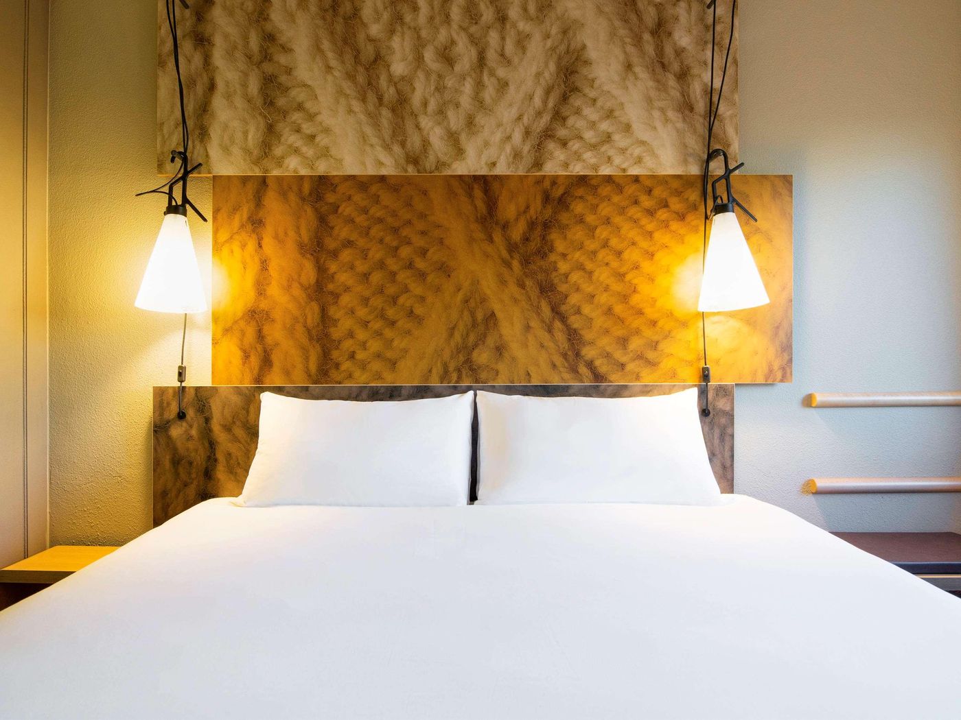 ibis-Amsterdam-Centre-Room-56