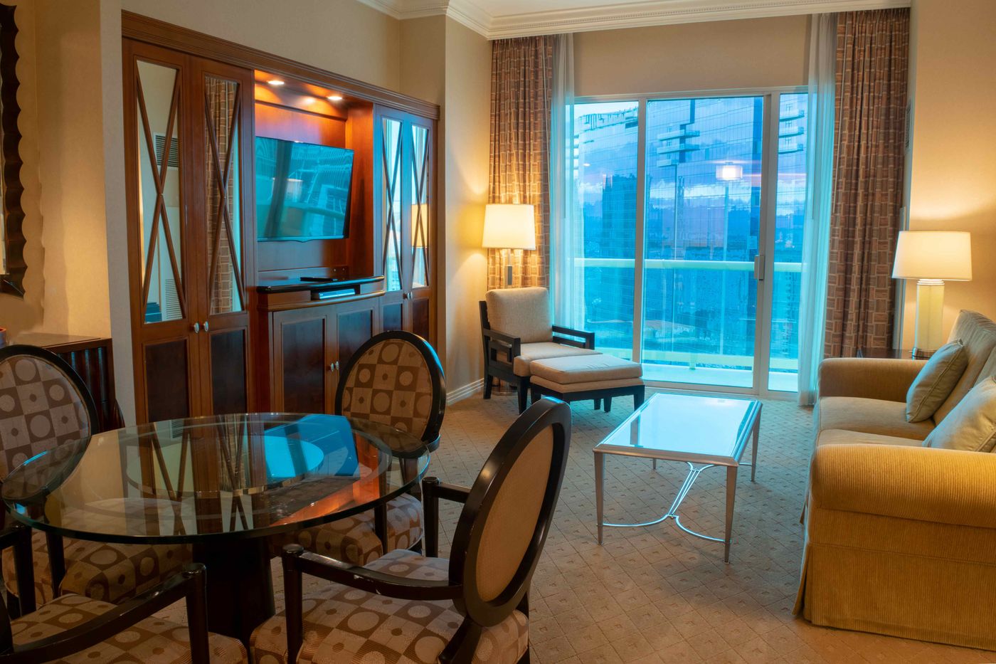 The-Signature-at-MGM-Grand-Hotel-Room-17