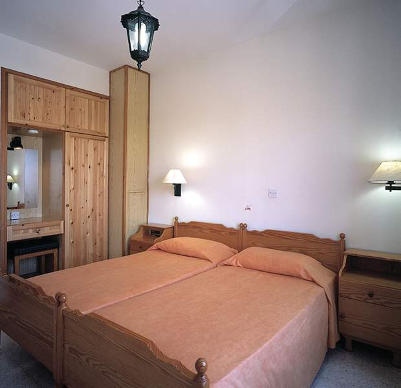 Damon Hotel Apartments