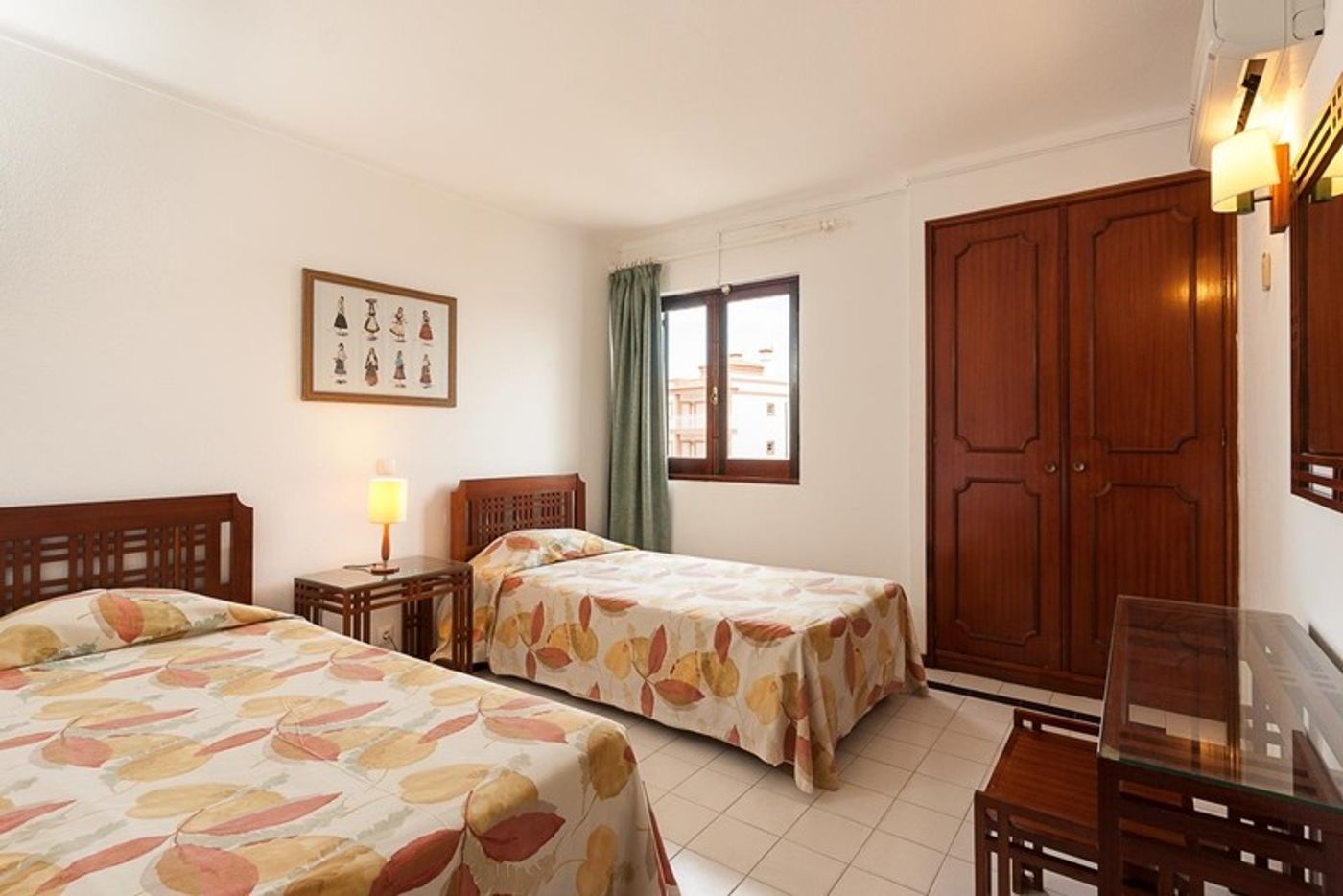 Apartamentos-do-Parque-Room-10