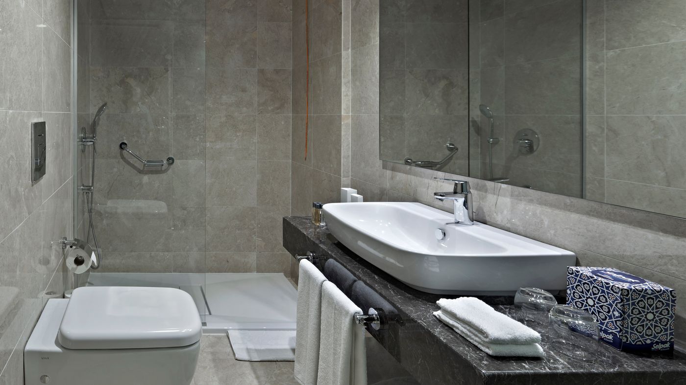 Holiday-Inn-Istanbul-Old-City-Room-35