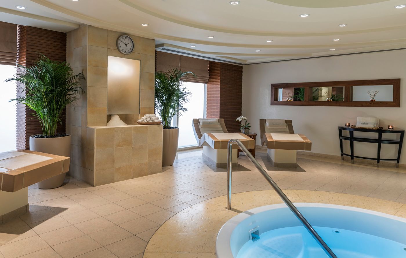 Grosvenor-House-West-Marina-Beach-Sports-and-Entertainment-100