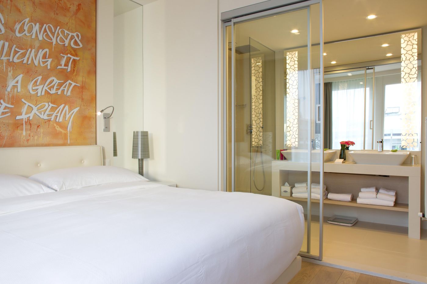 N-vY-Manotel-Room-16